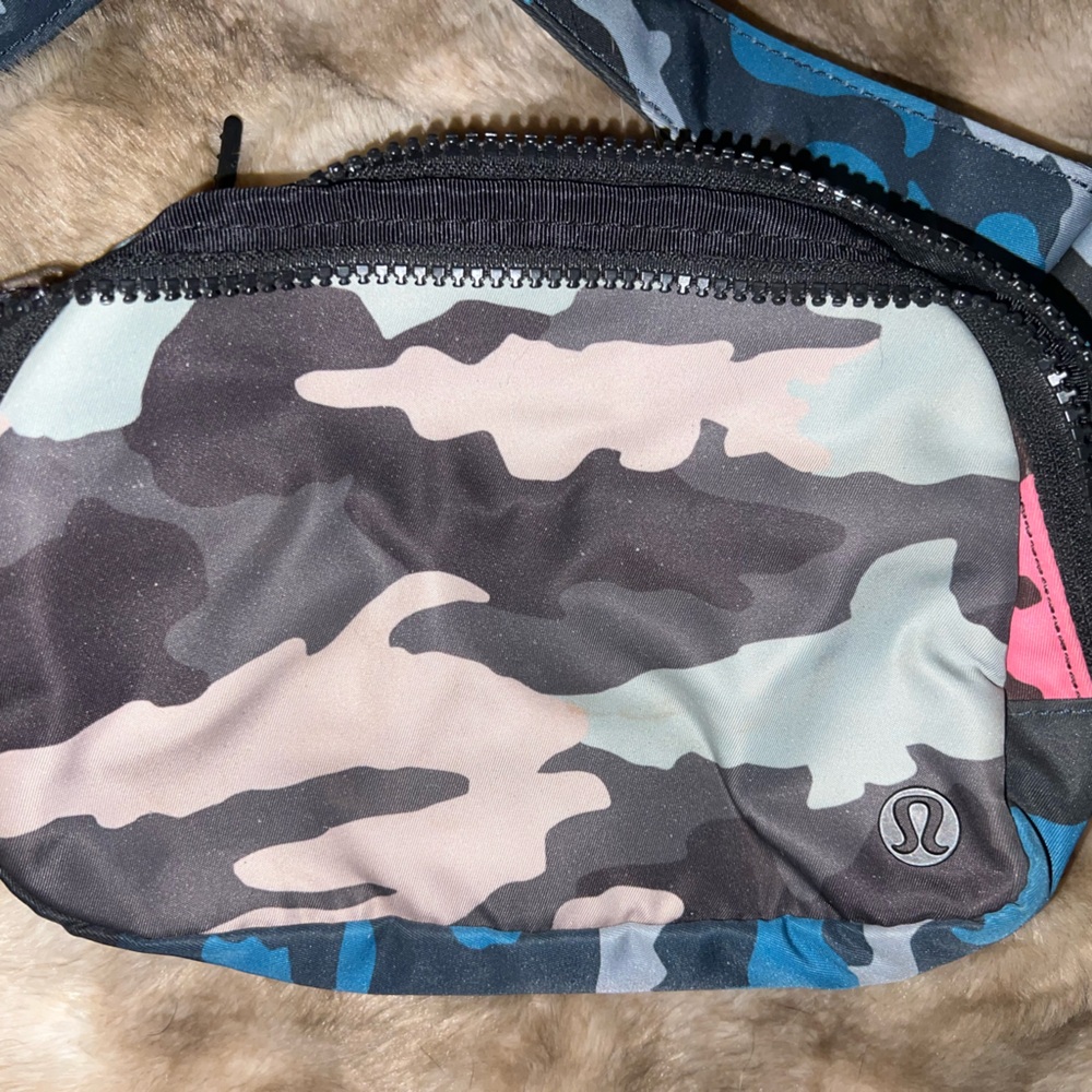 lululemon athletica everywhere belt bag camo